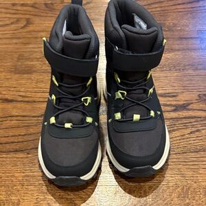Cat & Jack Kids Noah Charcoal Gray Winter Boots